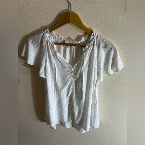 H&M | Flutter or butterfly Sleeve White Button Up Blouse | 3 buttons in from - Picture 5 of 12